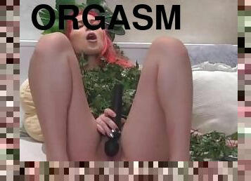 EmilyDrews-Poison Ivy mesmerizing you with her orgasms