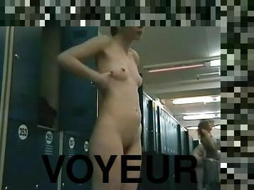 Sexy small-tit babe is standing in the locker room