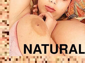 Huge Natural Tits and Huge Nipples babe Masturbates at Morning