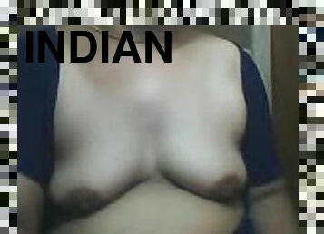 Chubby Indian woman shows her boobs in homemade video