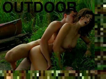 Teen gets pounded in outdoor