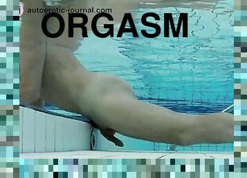 My first underwater orgasm at the massage jet reenacted