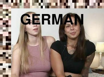 Heiße Blondine fickt ihre deutsche Freundin mit Dildo