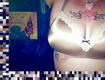 Tattooed Bbw wife let&#039;s huge heavy hangers out of 40G bra 