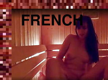 Vends-ta-culotte - French Girl Sucks in the Sauna