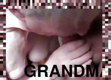 tate-mari, bunica, paroasa, imens-huge, sfarcuri, orgasm, matura, jet-de-sperma, bunicuta, mama