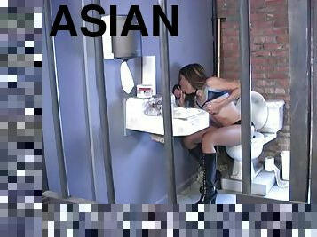 Mouthwatering Keeani Lei Sucks A Cock In A Prison's Gloryhole