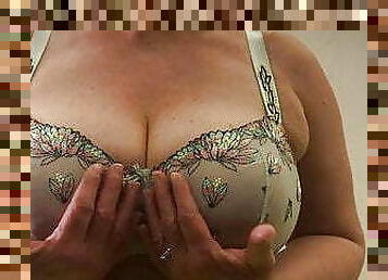 My wife shows off her wonderfull heavy titts in bra 