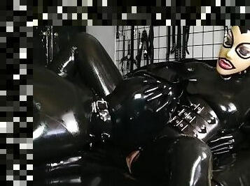 Mistress in latex black latex gets worshiped and fucked