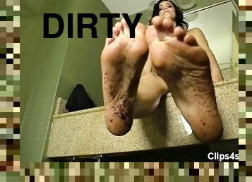 Worship Noelle Easton's Big Filthy Dirty Feet