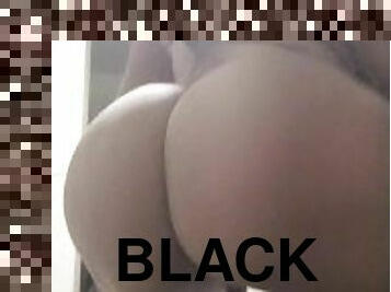 Big booty black girl twerks naked