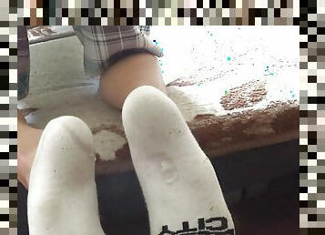 I came to my friend&#039;s sweaty, white socks