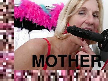 Two Mother I´d Like To Fuck Lesbians and Latex Sex Toys