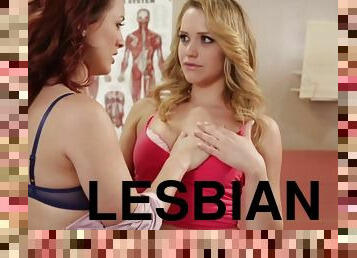 Redhead gynecologist makes lesbian love with blonde teen