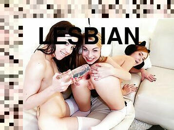 Three lesbian porn actresses dildoing booties really deeply