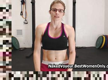 Muscular Blond Hair Lady In Exercises Webcam Voyeur