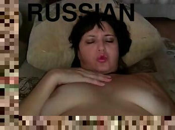 Russian mature mom to fuck with a guy