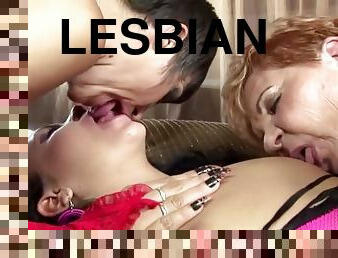 Moms and daughters at wild lesbian sex with pissing