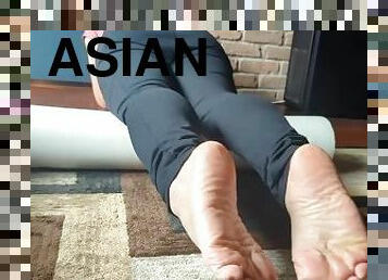 Yoga leggings, butts, feet and soles
