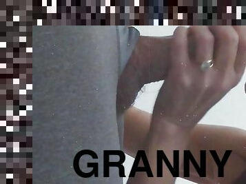 Sexy Granny Is A Oral Expert She Just Loves CUM