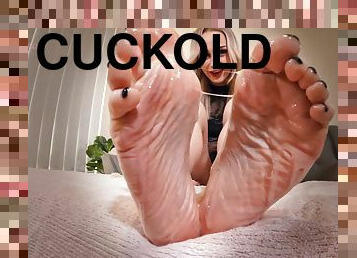 Foot Cuckold Cummy Soles For You To Lap Up