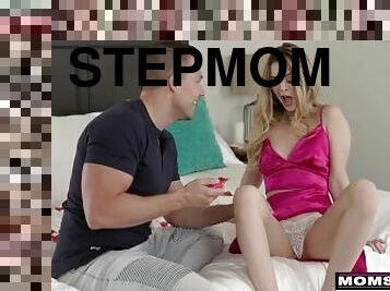 Molly Little begs boyfriend, "OMG Yes! Please fuck my Stepmom!' - S19:1