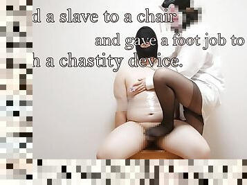 Tied a slave to a chair and gave a footjob to a cock with chastity device