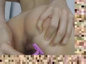 Shaving my dirty smelly little Pussy