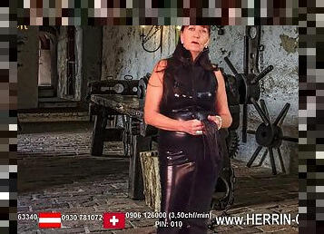 German Mature Rubber Mistress looking for Rubber slaves