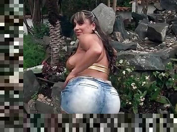 Fat Latina ass looks hot in tight jean shorts