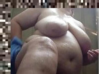 Bbw Camping shower let's try not to get caught by the staff