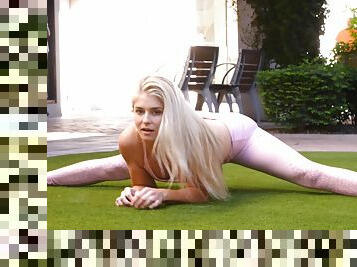 Flexible solo blonde model Nikki stretches out outdoors in thights