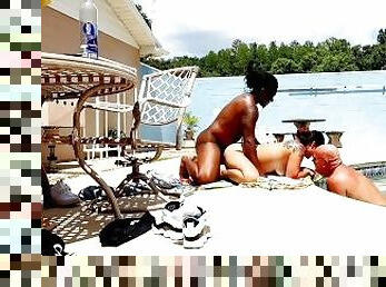 ázsiai, nagymell, maszturbálás, asszonyok, pornósztár, puncibaélvezés, kamera, tengerpart, kukkolás, medence
