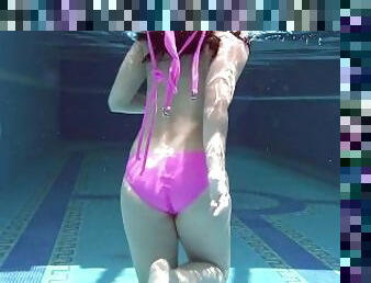 Russian petite tight babe Lincoln nude in pool